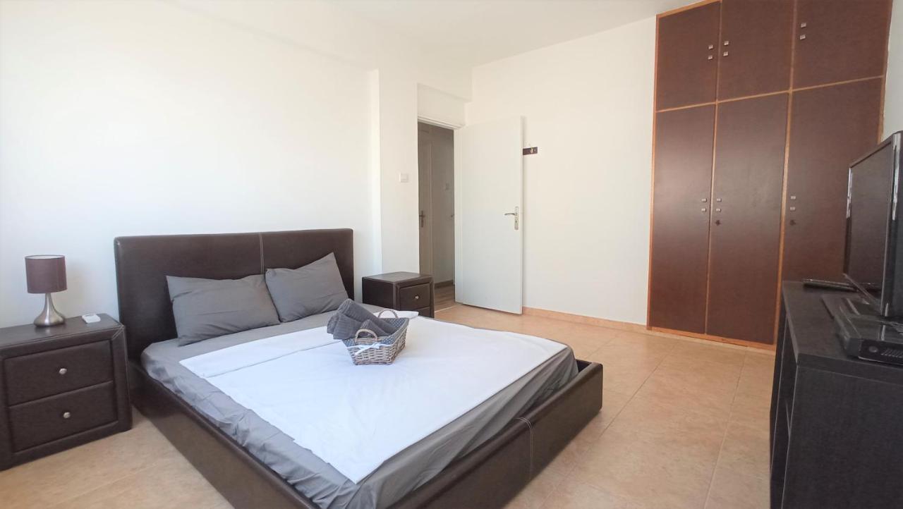5 Min To The Beach Holiday Shared Apartment Incl Netflix - Private Room In 3 Bdr Apt Larnaka Exterior foto