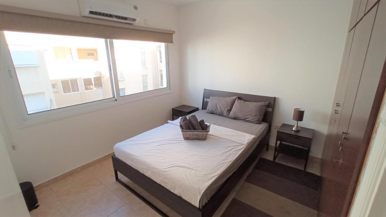 5 Min To The Beach Holiday Shared Apartment Incl Netflix - Private Room In 3 Bdr Apt Larnaka Exterior foto