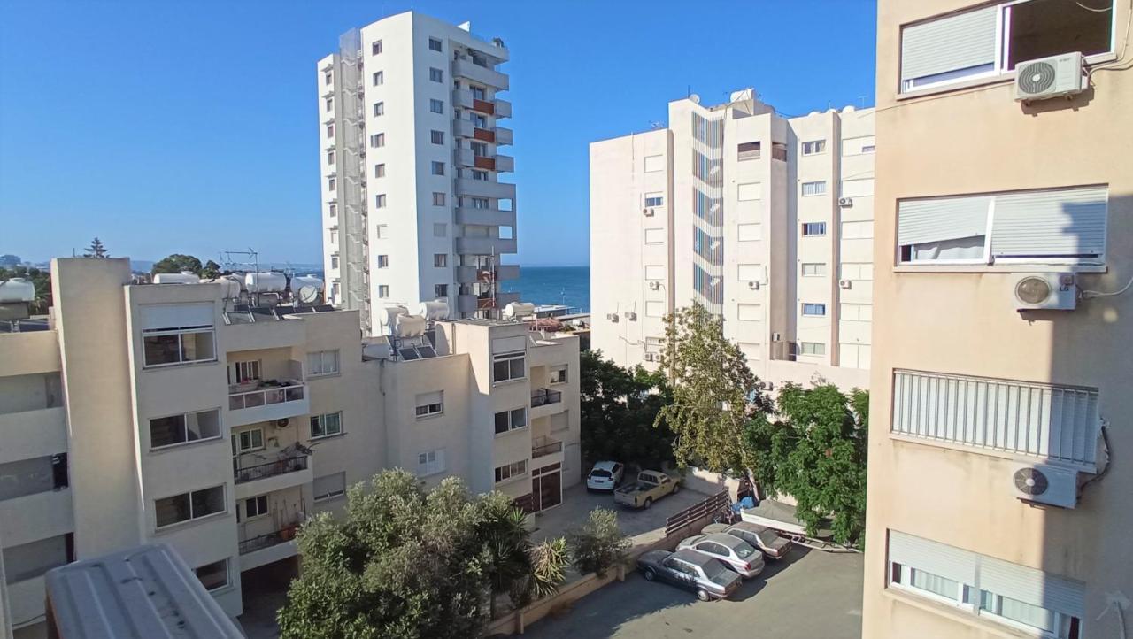 5 Min To The Beach Holiday Shared Apartment Incl Netflix - Private Room In 3 Bdr Apt Larnaka Exterior foto