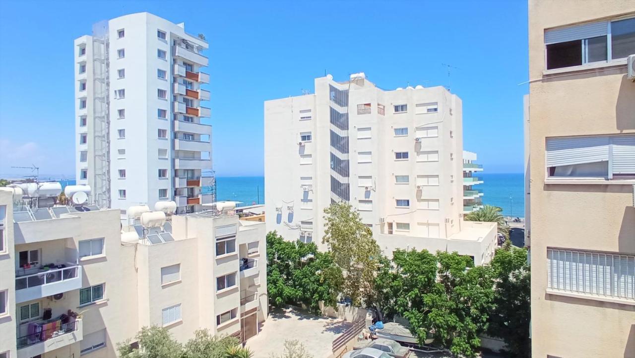 5 Min To The Beach Holiday Shared Apartment Incl Netflix - Private Room In 3 Bdr Apt Larnaka Exterior foto